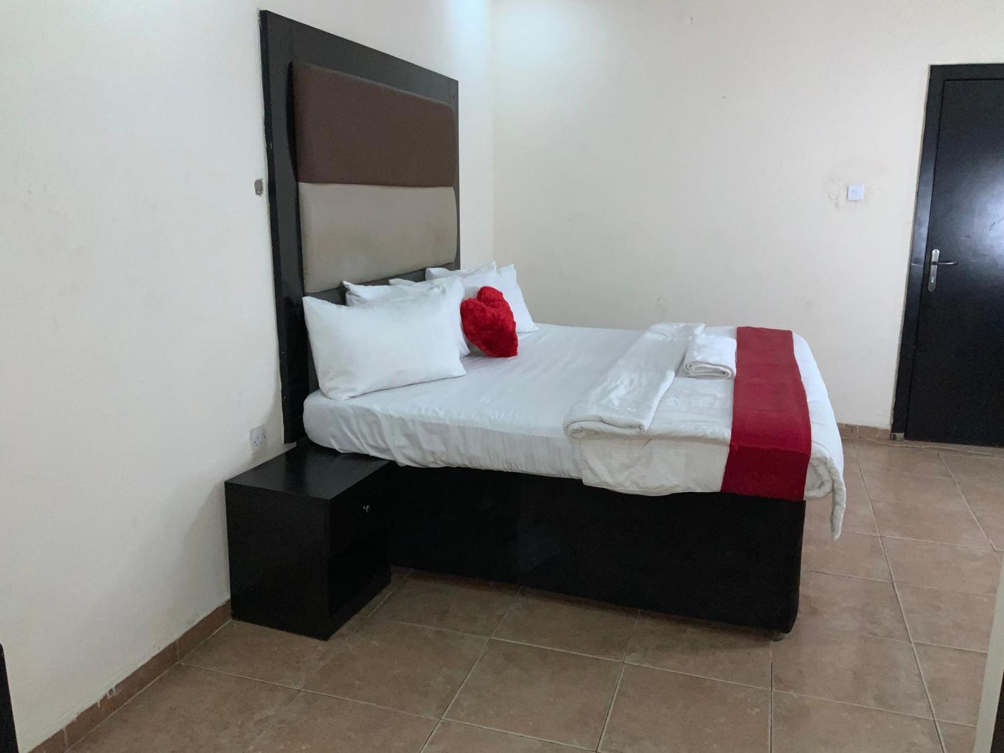 Senators Suites And Towers Hotel Omole Exterior photo