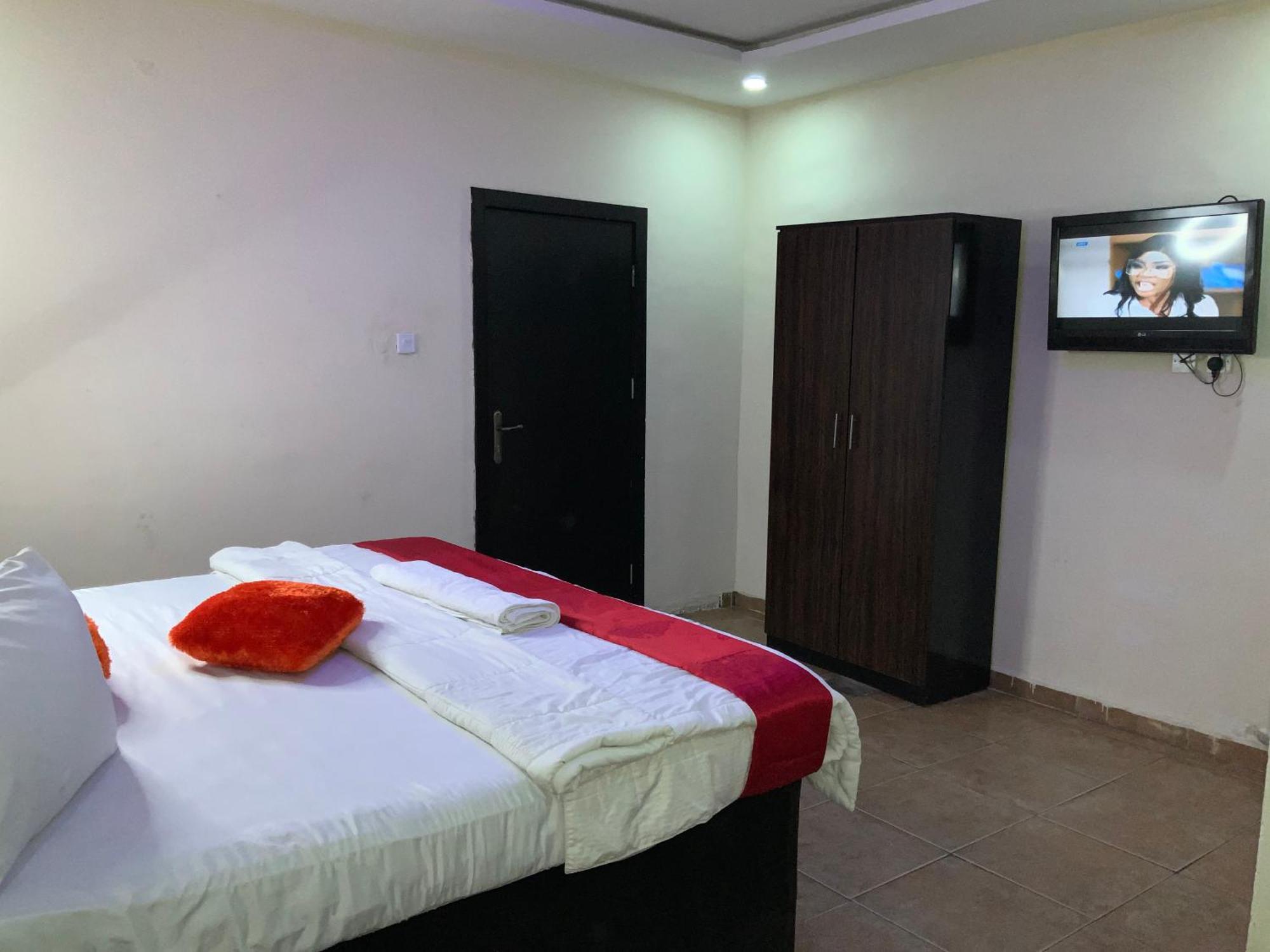 Senators Suites And Towers Hotel Omole Exterior photo