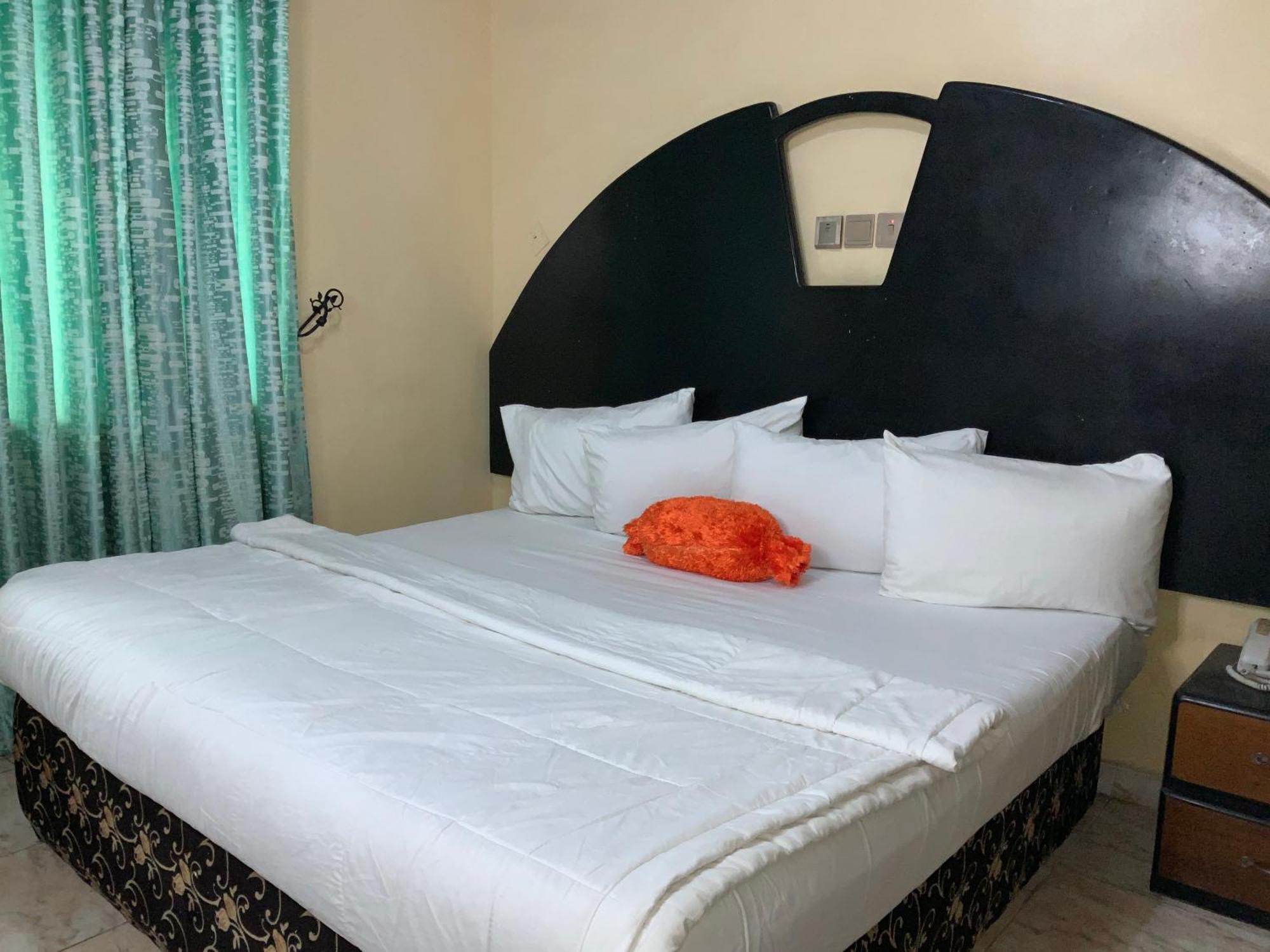 Senators Suites And Towers Hotel Omole Exterior photo