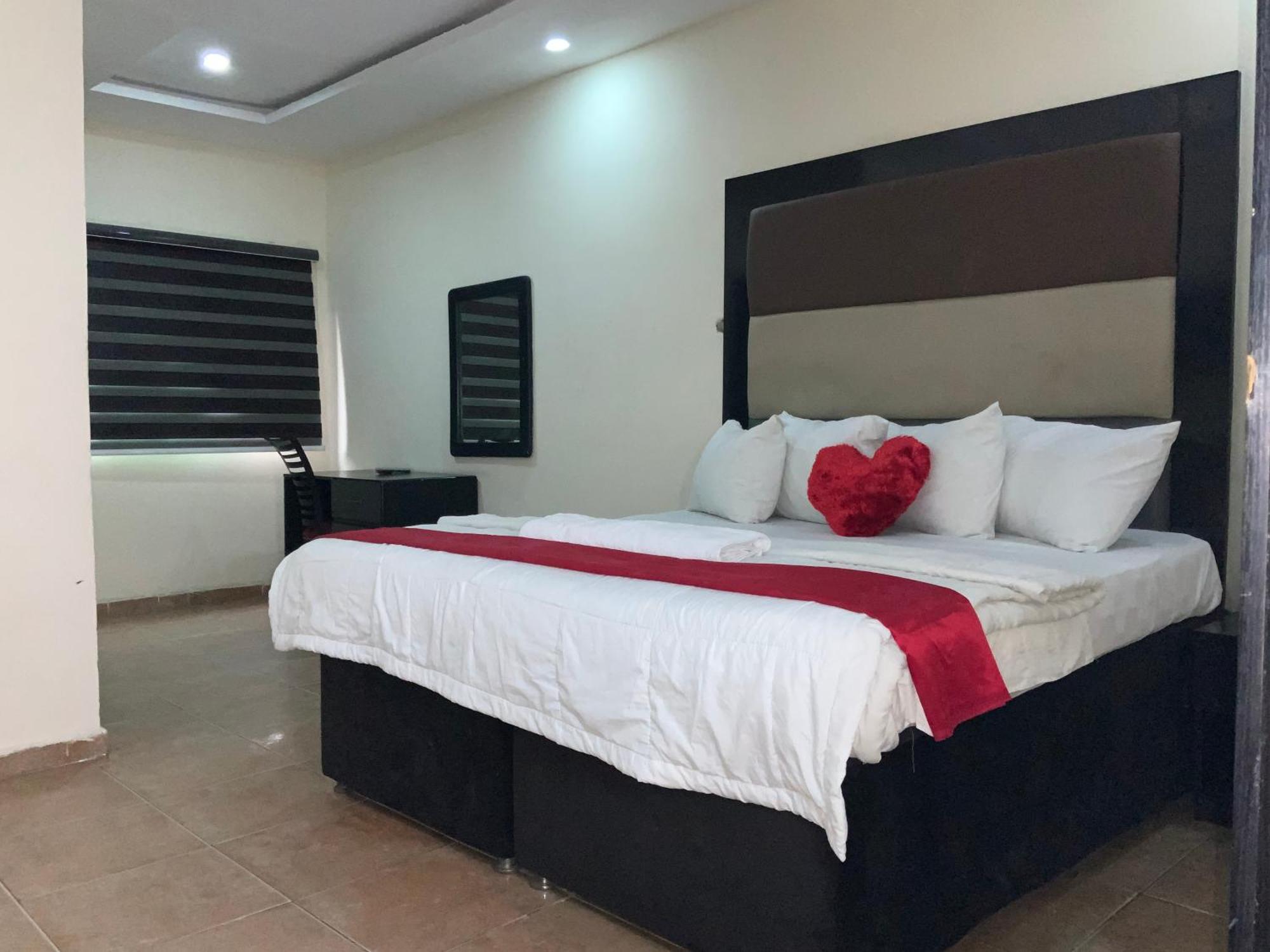 Senators Suites And Towers Hotel Omole Exterior photo