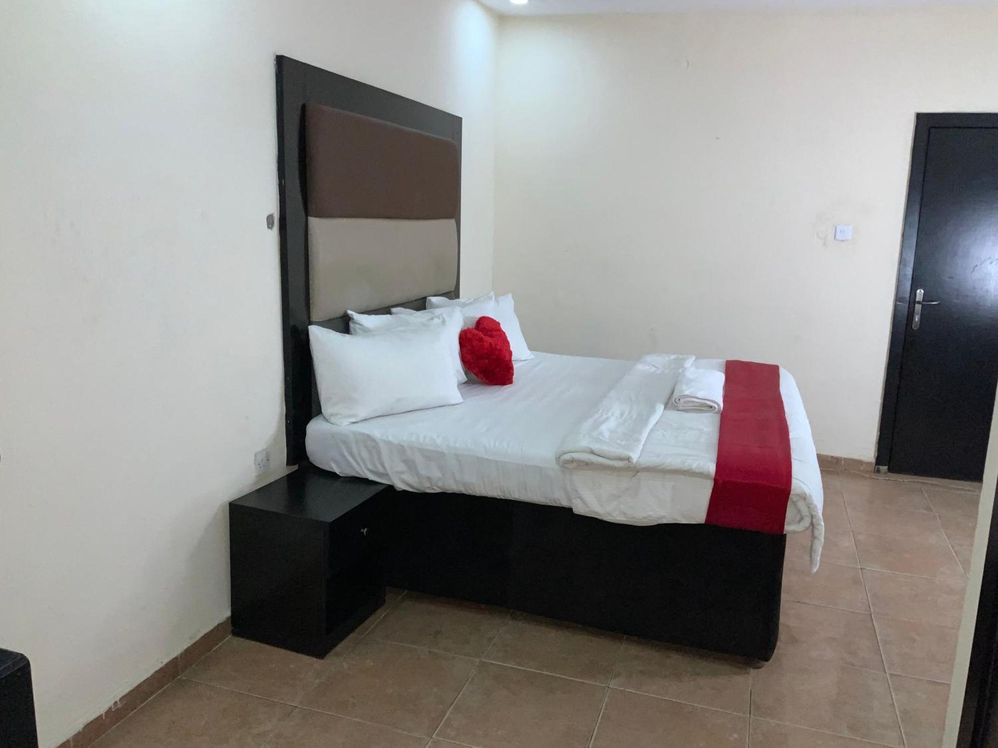 Senators Suites And Towers Hotel Omole Exterior photo