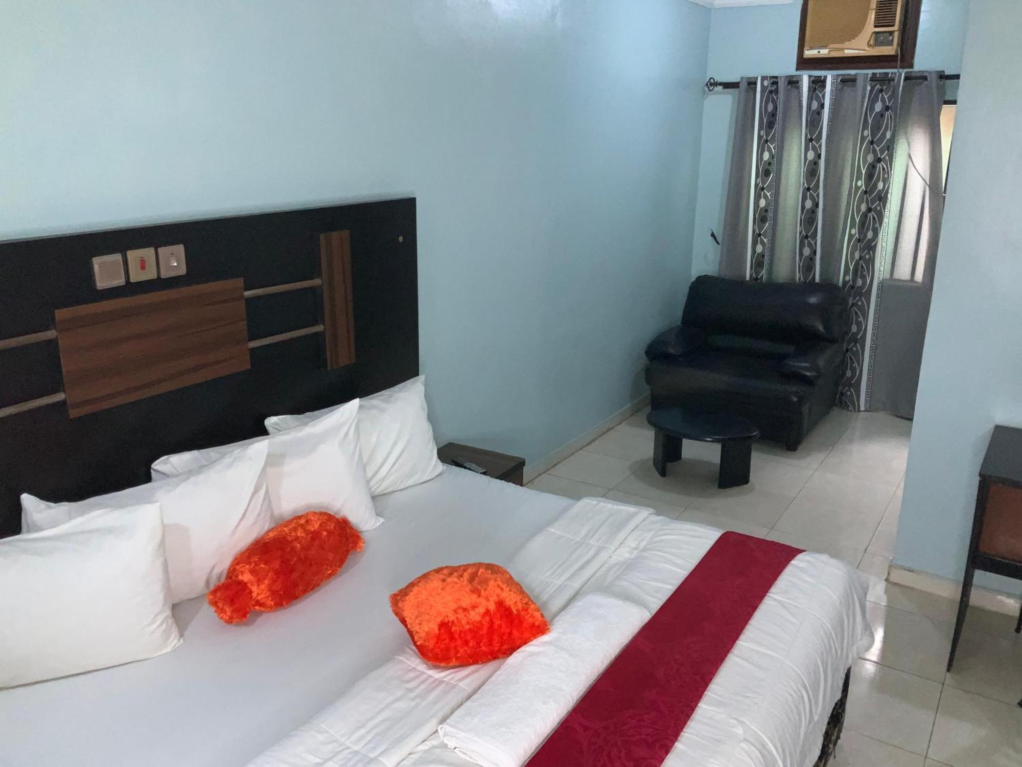 Senators Suites And Towers Hotel Omole Exterior photo